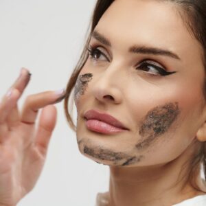 SCANDAL Face Wash & Scrub – Καθαρισμός & Απολέπιση με Bamboo Charcoal & Ζάχαρη, 100ml - Image 2