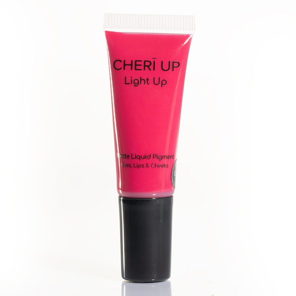 Προσφέρει matte φινίρισμα, ιδανικό για να χαρίσετε βάθος και ένταση στα μάτια, χρώμα στα χείλη και μια απαλή λάμψη στα μάγουλα.