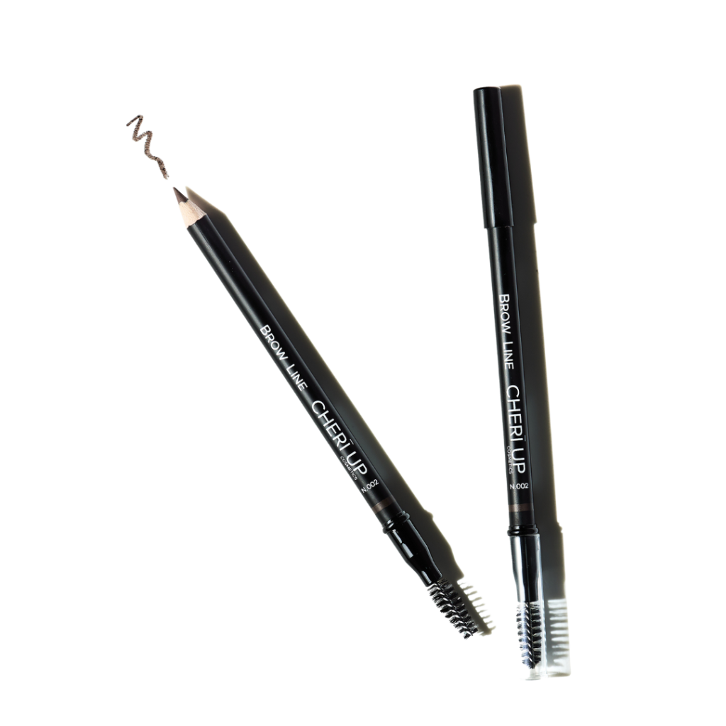 Το eye brow pencil της CHERĪ UP είναι ένα μηχανικό πολύ λεπτό μολύβι που επιτρέπει τον σχηματισμό των φρυδιών με λεπτομέρεια δημιουργώντας το εφέ της τρίχας. Από την άλλη πλευρά διαθέτει βουρτσάκι για να μπορείτε να χτενίσετε τα φρύδια και να απλώσετε το χρώμα. Η φόρμουλα του βασίζεται σε φυσικά κεριά και δίνει αντοχή στην υφή καθώς μένει αναλείωτο και δεν μουτζουρώνει. Το χρώμα του είναι Universal σχεδιασμένο για όλους τους χρωματότυπους.