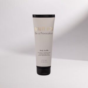 Παρασυρθείτε από την αναζωογονητική δροσιά του νερολί, που συναντά τις ανεπαίσθητες νότες γιασεμιού.